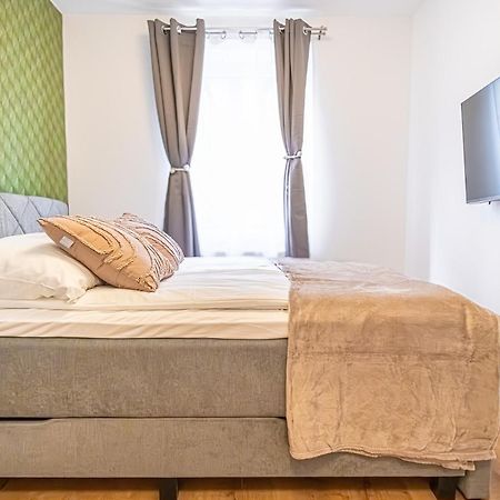 Charming 1Br And 1Lr Apt Modern Design Donaustadt Відень Екстер'єр фото
