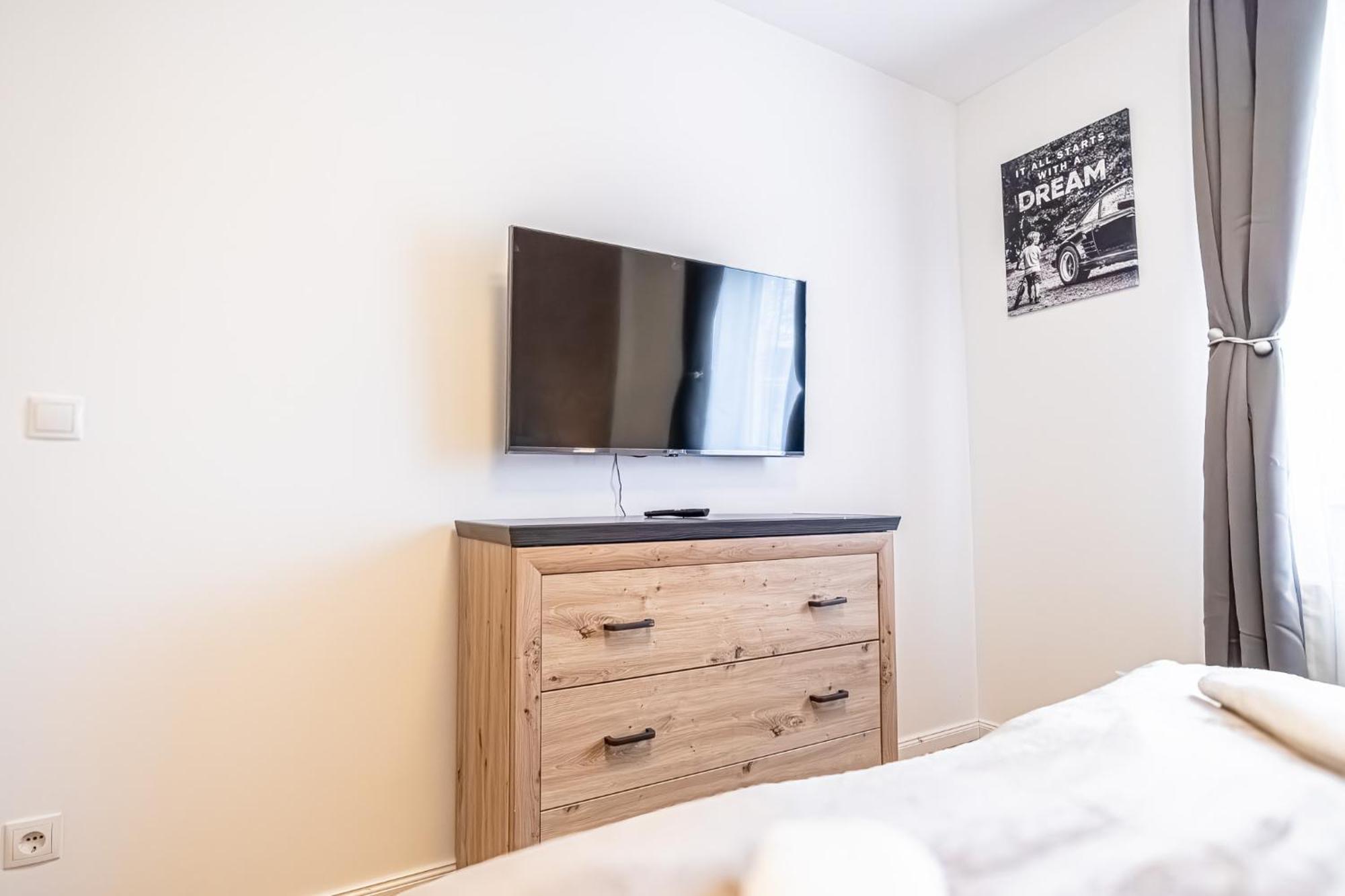 Charming 1Br And 1Lr Apt Modern Design Donaustadt Відень Екстер'єр фото